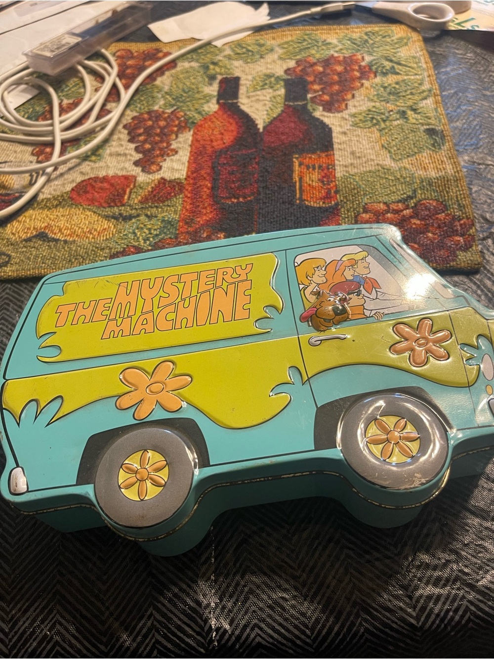 The Mystery Machine Tin Lunchbox - Scooby-Doo Design